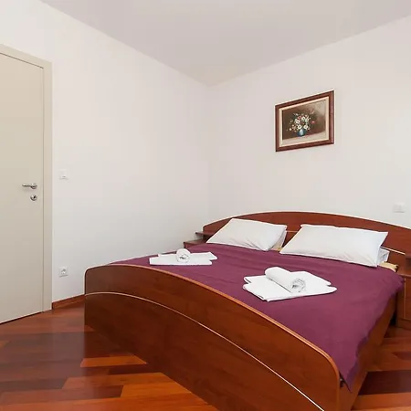 Nikolina Apartamento